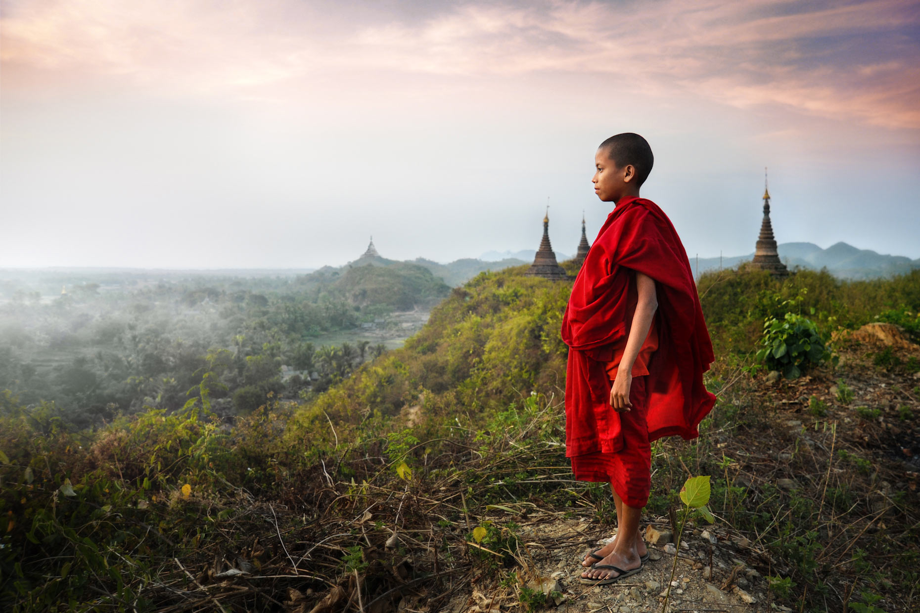 Burma monk Bagan 13.jpg